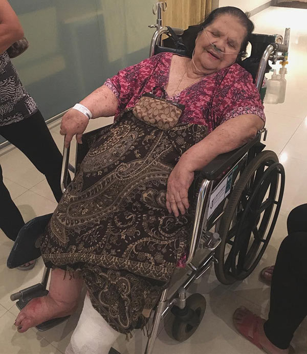 คุณยาย พลอย เฌอมาลย์