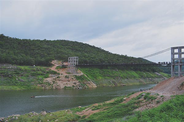 สะพานแขวน เขื่อนแม่กวง