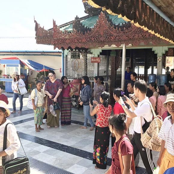 ใหม่ ดาวิกา