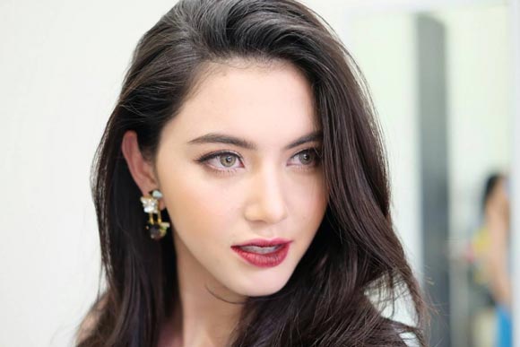 ใหม่ ดาวิกา