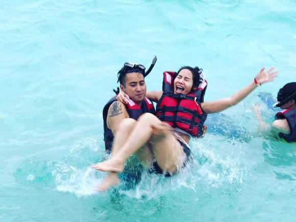 บอล เชิญยิ้ม ยูริ