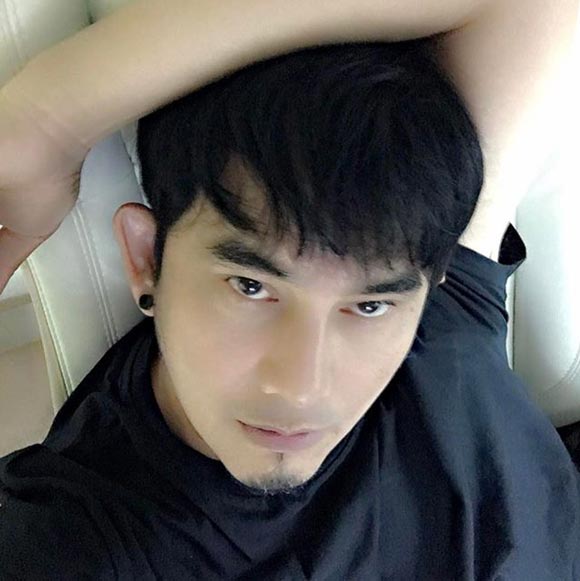 พชร์ อานนท์