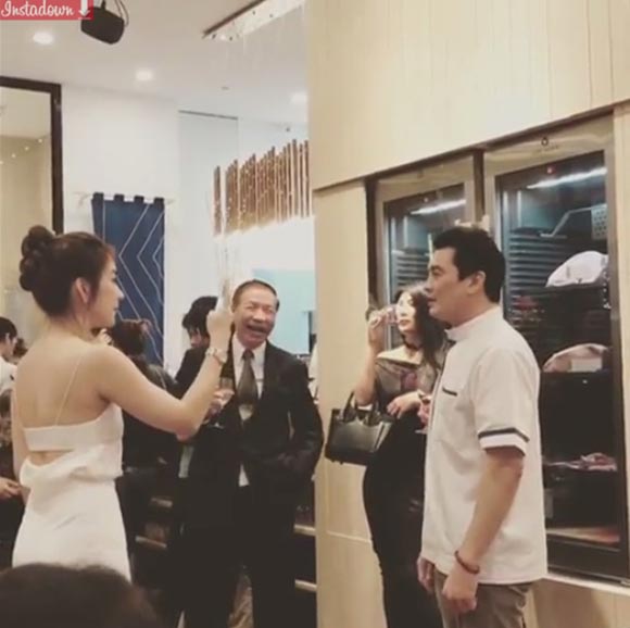 วุ้นเส้น ชาคริต