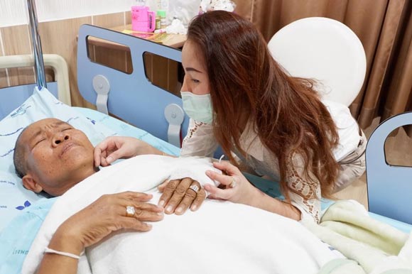 หญิงลี ศรีจุมพล