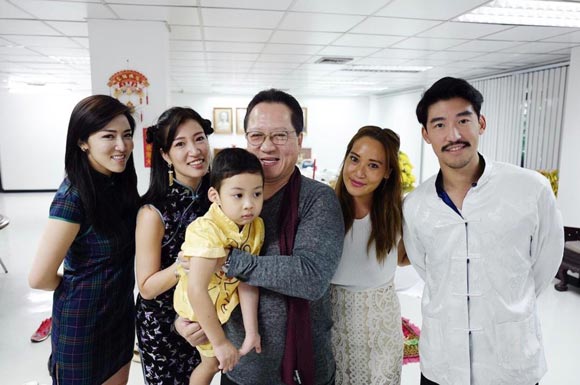 ครอบครัว เจ้าสัวบุญชัย