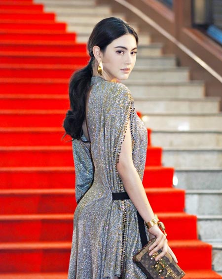 ใหม่ ดาวิกา เมืองคานส์