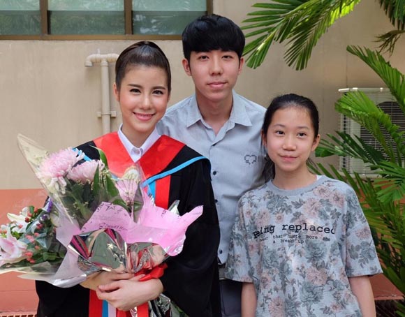 ทิมมี่ น้องชาย เอสเธอร์