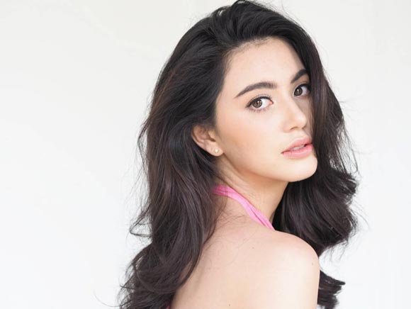 ใหม่ ดาวิกา