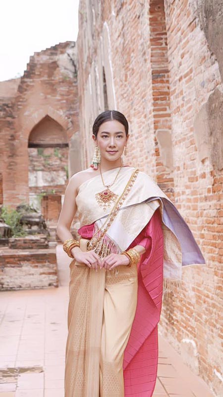 นุ่น วรนุช ชุดไทย