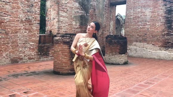 นุ่น วรนุช ชุดไทย