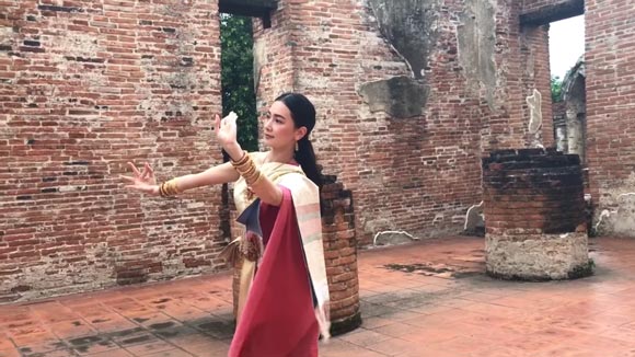 นุ่น วรนุช ชุดไทย