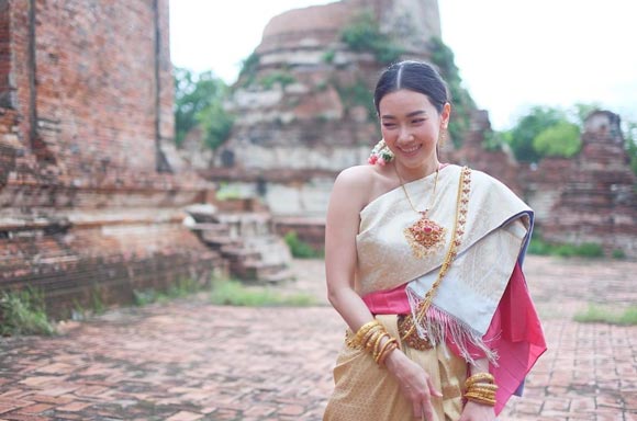 นุ่น วรนุช ชุดไทย