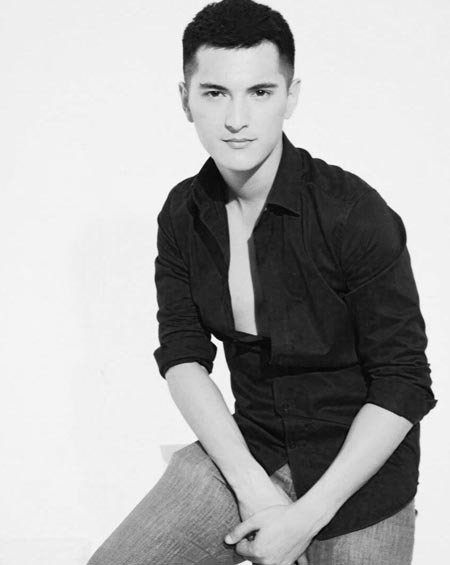 ชิน ชินวุฒ เปลี่ยนหน้าท้าโชว์ Sing Your Face Off