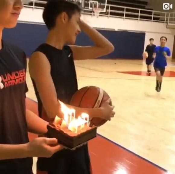 น้องปุณณ์ ยกเค้กเซอร์ไพรส์ น้องเจ้านาย