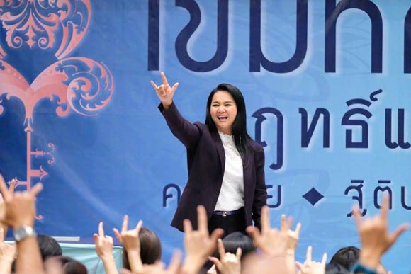 ครูเงาะ รสสุคนธ์ ประกาศเท ครูอ้อย เข็มทิศชีวิต