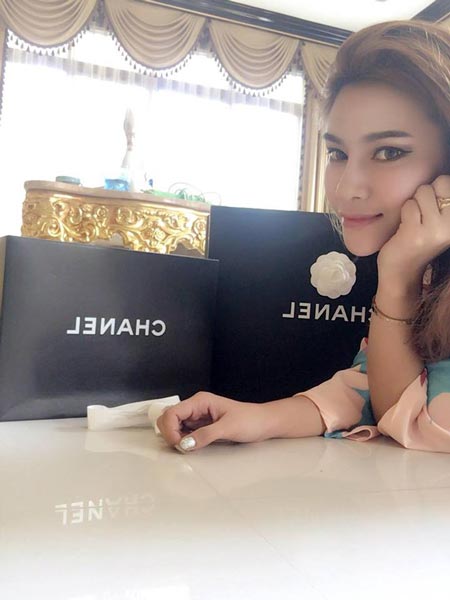 ชาคริต ตาล ลีโอเกิร์ล