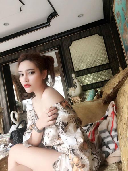 ชาคริต ตาล ลีโอเกิร์ล