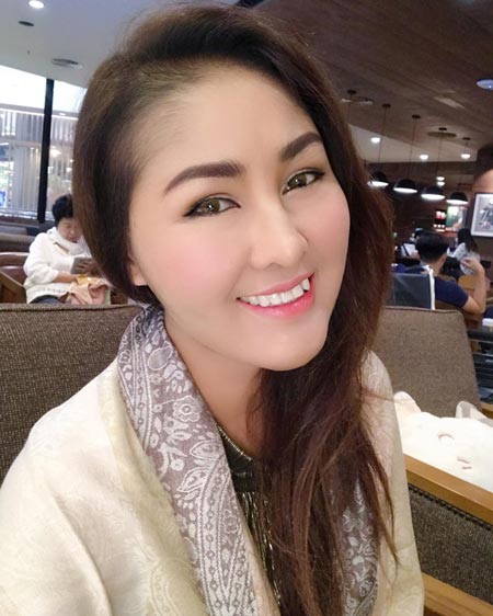 หญิงลี ศรีจุมพล