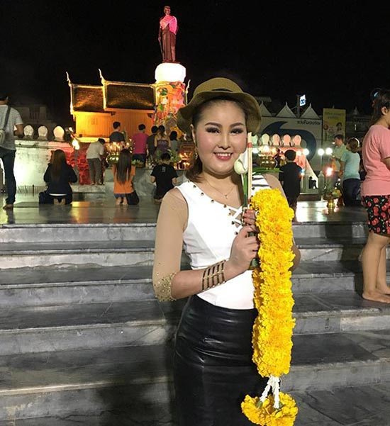 หญิงลี ศรีจุมพล