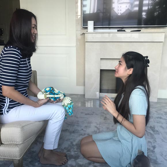 ปอย ตรีชฎา กับ บี ศุภนิดา น้องสาว