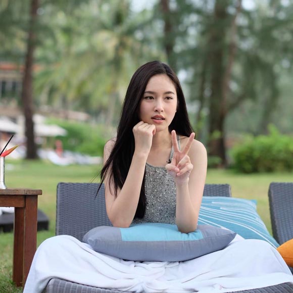 ปอย ตรีชฎา กับ บี ศุภนิดา น้องสาว