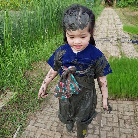 ตั๊ก บริบูรณ์ สอนน้องบีลีฟ ดำนา