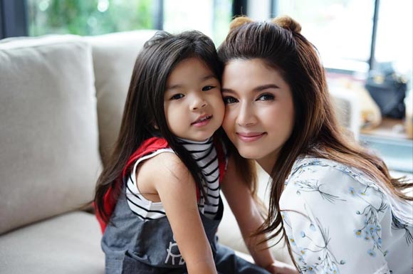 โบว์ แวนด้า น้องออโต้ วันแม่แห่งชาติ