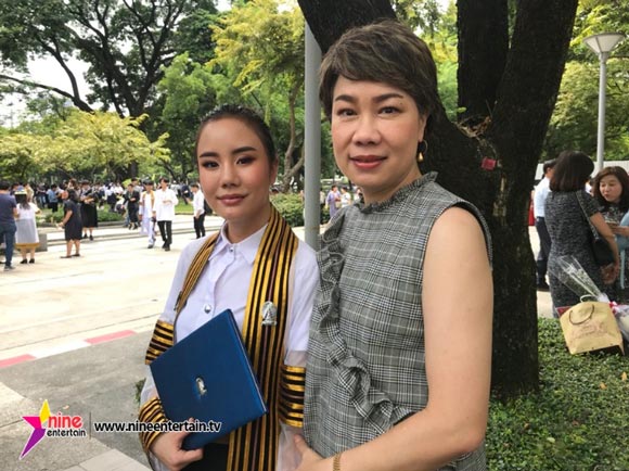 ดารา คนดัง รับปริญญาจุฬาฯ 2560