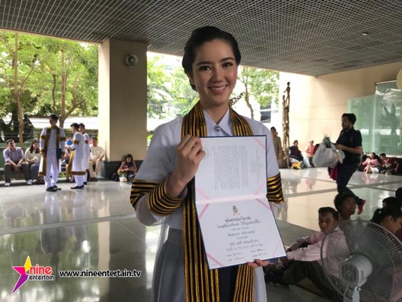 ดารา คนดัง รับปริญญาจุฬาฯ 2560