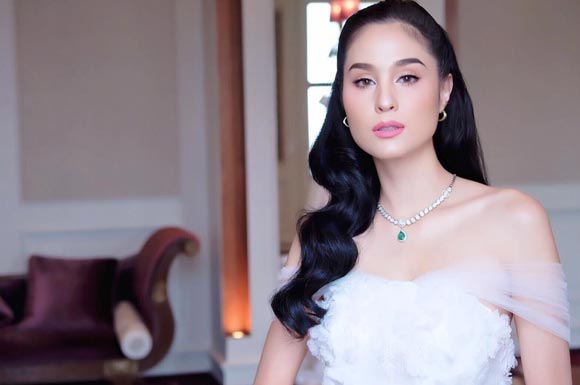 ขวัญ อุษามณี ถ่ายแบบชุดแต่งงาน