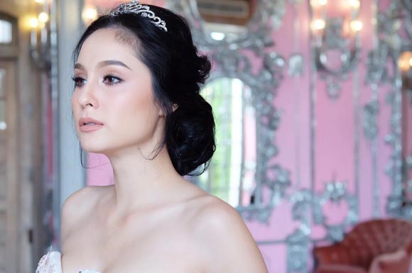 ขวัญ อุษามณี ถ่ายแบบชุดแต่งงาน