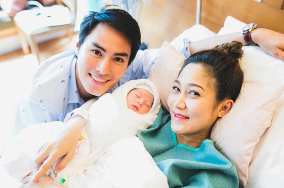 นาวิน ต้าร์ ไฮโซน้ำหวาน แถลงข่าวคลอด น้องลูก้า