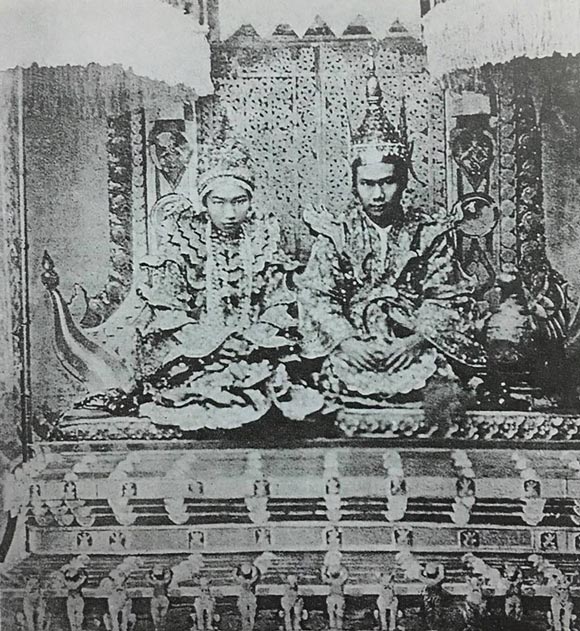 พระราชวังธีบอ