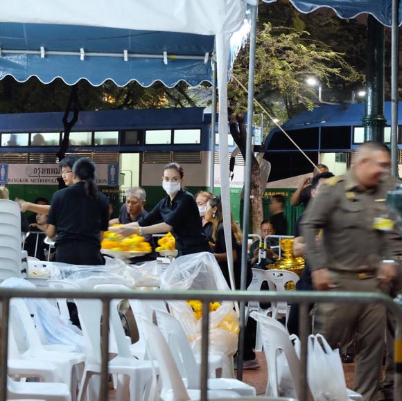 อุ๋ม อาภาศิริ