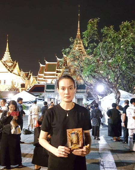 อุ๋ม อาภาศิริ