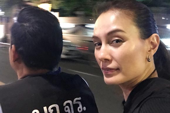 อุ๋ม อาภาศิริ