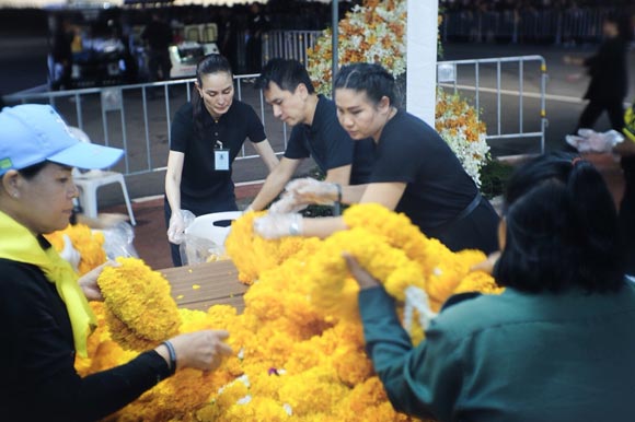 อุ๋ม อาภาศิริ