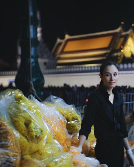 อุ๋ม อาภาศิริ