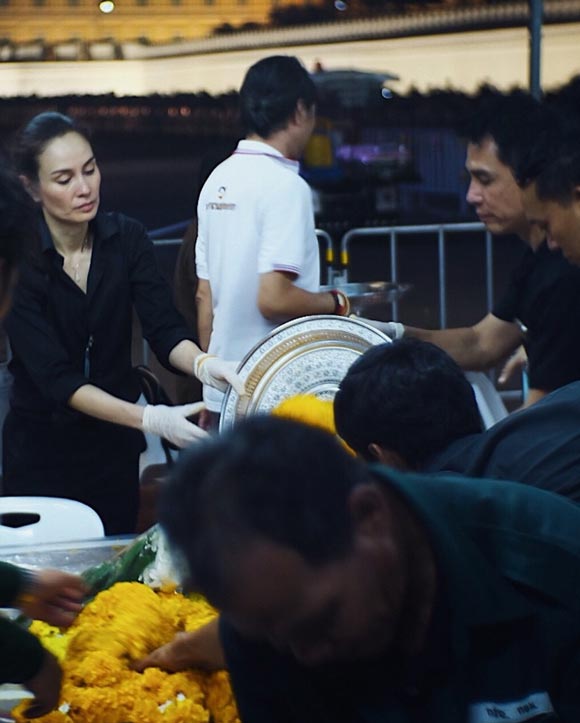 อุ๋ม อาภาศิริ