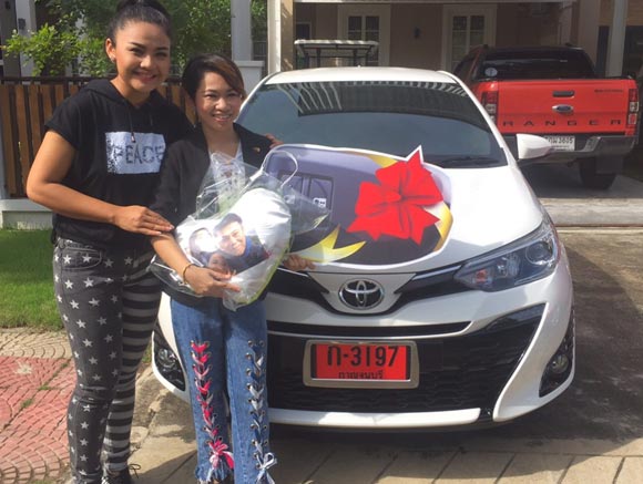 ตั๊กแตน ชลลดา