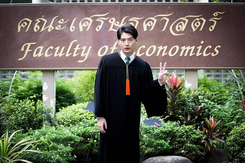 คริส พีรวัส