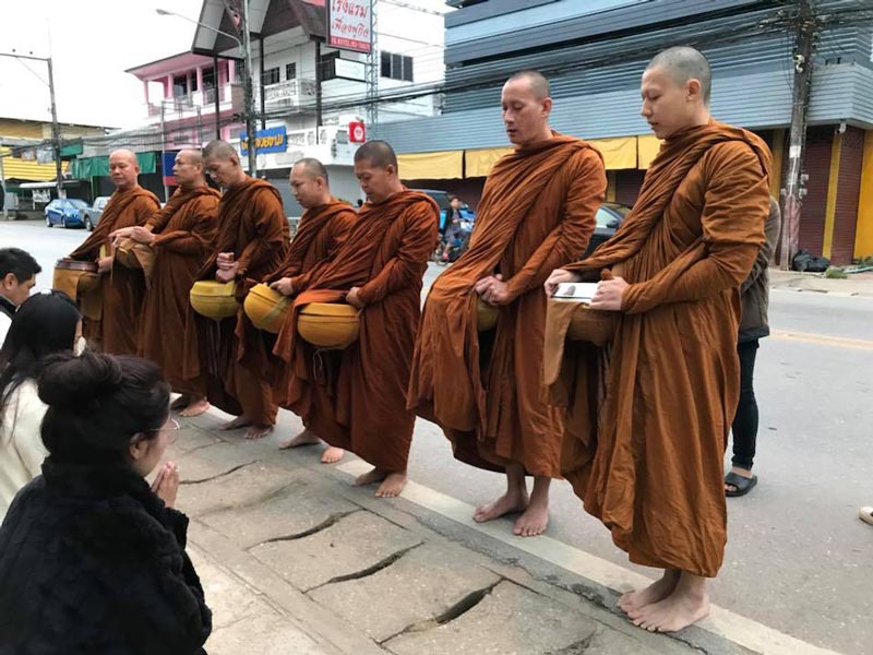 หมาก ปริญ บวช