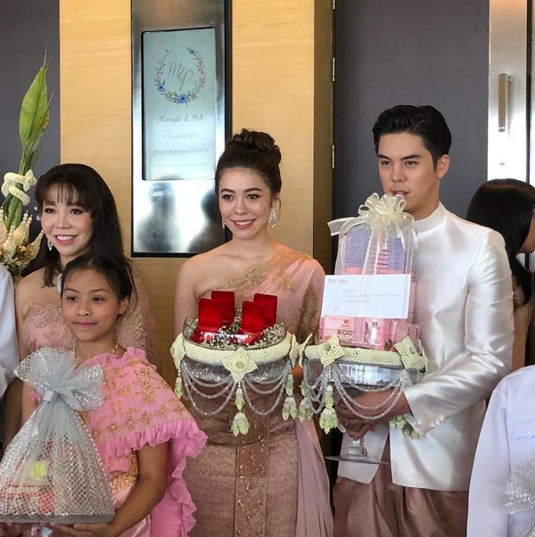 งานหมั้น มาร์กี้ ป๊อก