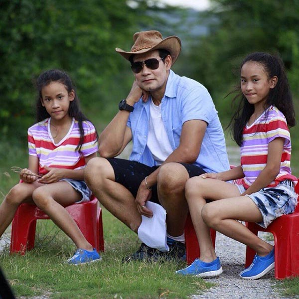 ไทด์ เอกพันธ์ หย่า