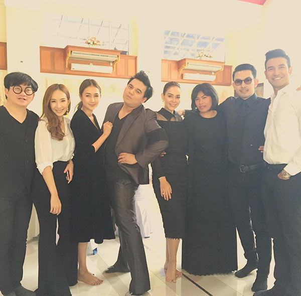 จิ๋ม มยุรฉัตร ทำบุญเลี้ยงพระ ให้สามี แป๊ะ นริศ 