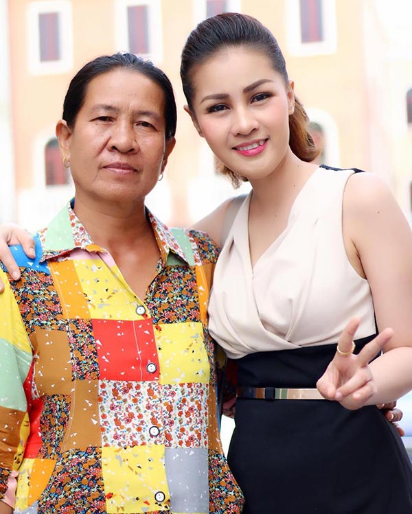 หญิงลี ศรีจุมพล