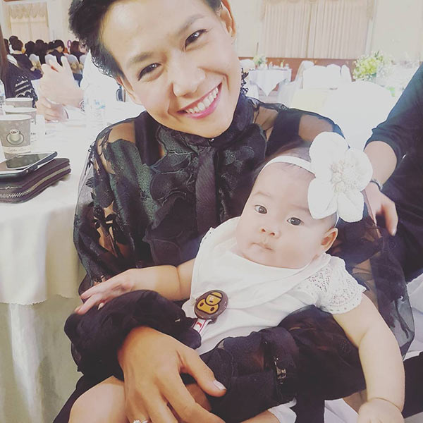 จิ๋ม มยุรฉัตร ทำบุญเลี้ยงพระ ให้สามี แป๊ะ นริศ 