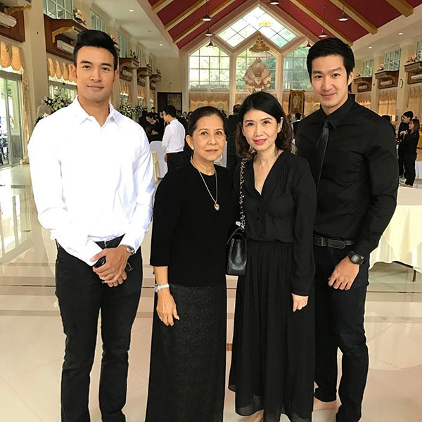 จิ๋ม มยุรฉัตร ทำบุญเลี้ยงพระ ให้สามี แป๊ะ นริศ 