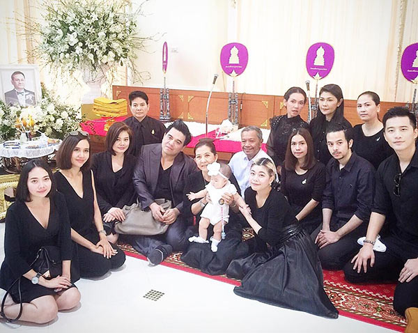 จิ๋ม มยุรฉัตร ทำบุญเลี้ยงพระ ให้สามี แป๊ะ นริศ 