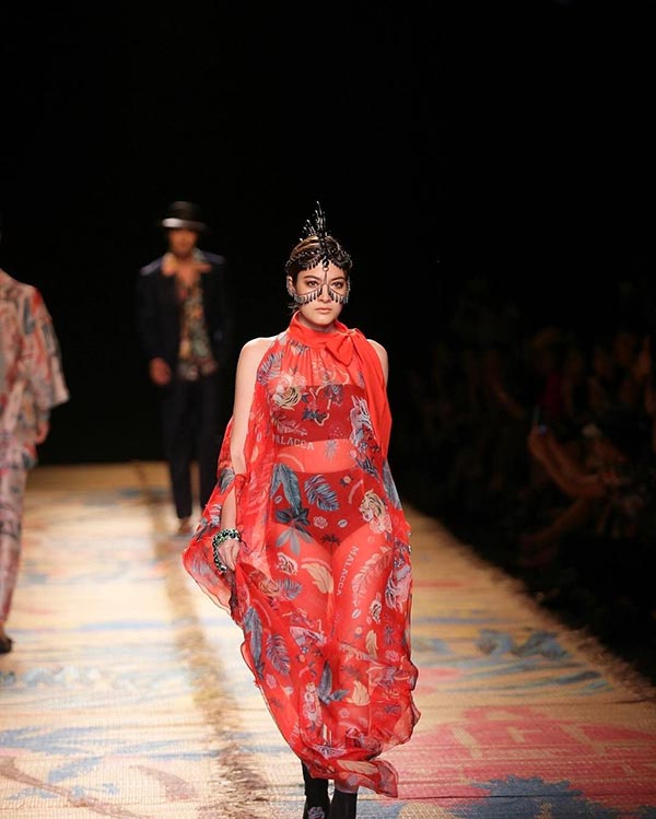 ดาราเดินแบบ